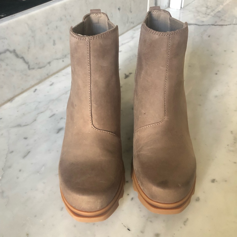 NWT Sorel Joan of Arctic Wedge III Taupe Booties size 8